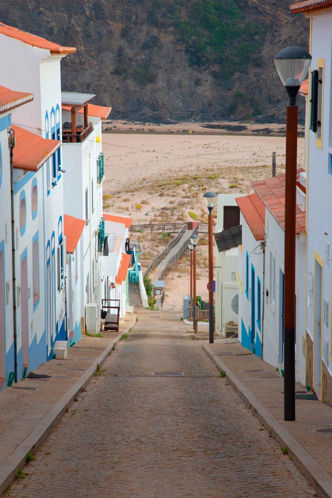 Praia de Odeceixe, um paraíso na costa alentejana Descubra a beleza única da Praia de Odeceixe. Um paraíso natural que cativa todos os que a visitam!