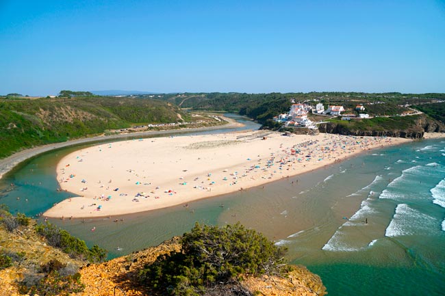 Praia de Odeceixe, um paraíso na costa alentejana Descubra a beleza única da Praia de Odeceixe. Um paraíso natural que cativa todos os que a visitam!