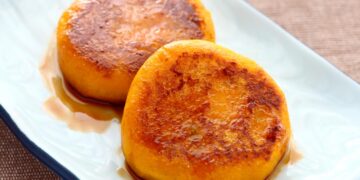 Encante o seu paladar com esta delícia irresistível. Queijadas de laranja húmidas
