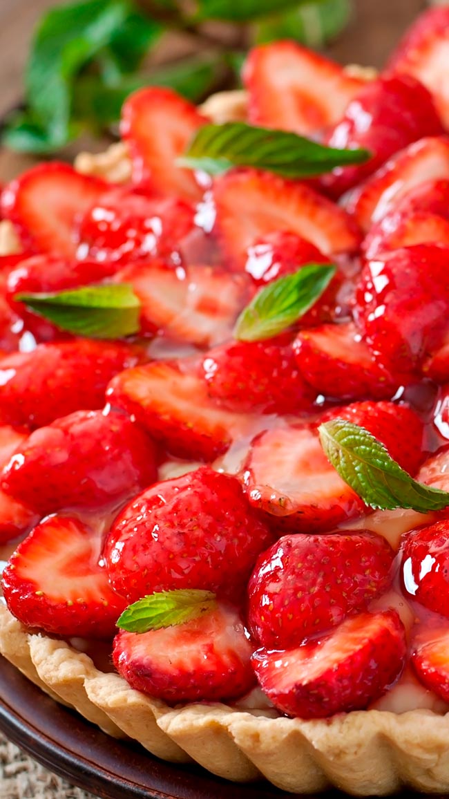Tarte de morango simples e fácil Aprenda a criar uma sobremesa irresistível para toda a família e amigos! Tarte de morango simples e fácil