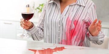Dicas que funcionam para remover nódoas de vinho tinto ou gordura das roupas!