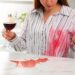 Dicas que funcionam para remover nódoas de vinho tinto ou gordura das roupas!