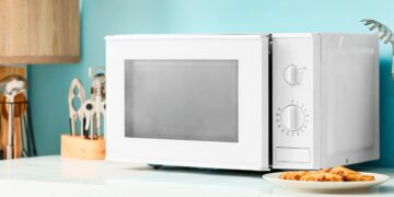 Acha que sabe tudo sobre o seu microondas? A sua utilidade vai muito além do simples aquecimento de alimentos!