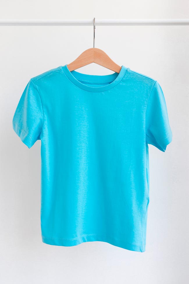 6 métodos para lavar t-shirts e mantê-las como novas Aprenda a lavar t-shirts sem que elas encolham ou desbotem!