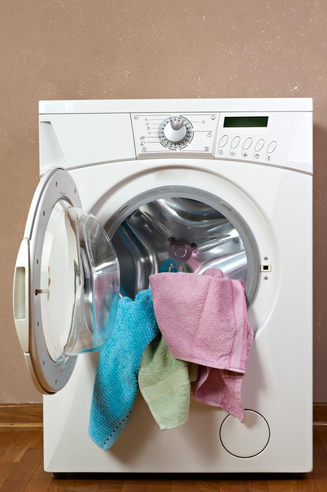 8 erros a evitar quando lavar roupa na máquina Siga os nossos conselhos para uma lavagem eficaz e prolongue a vida útil da sua roupa.