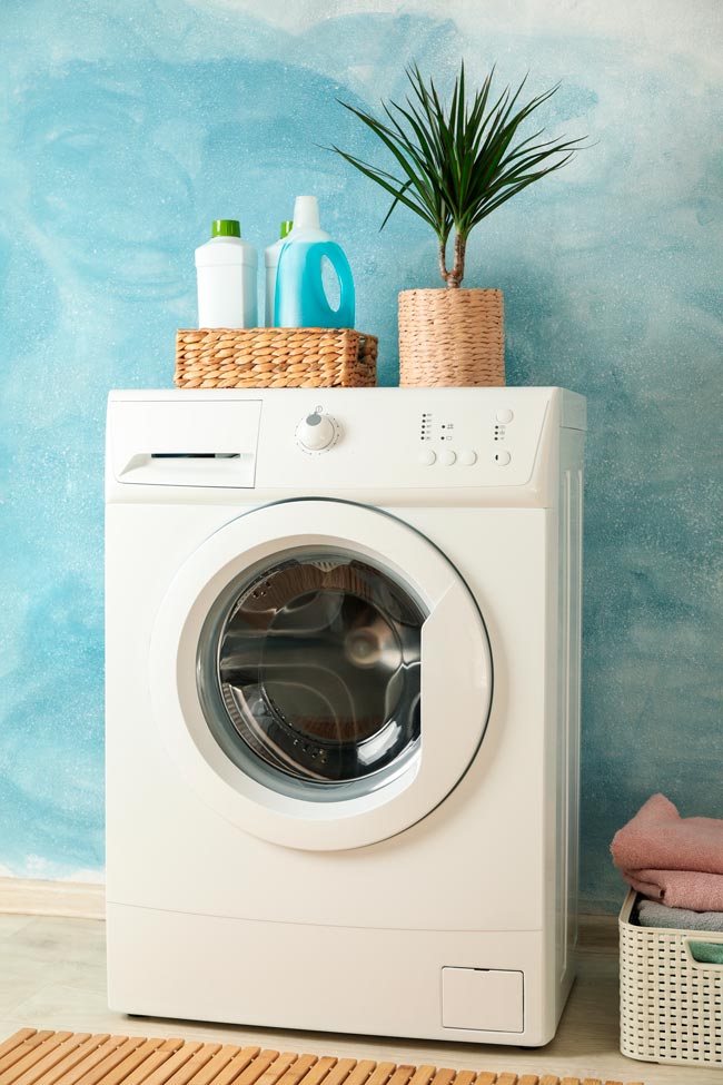 8 erros a evitar quando lavar roupa na máquina Siga os nossos conselhos para uma lavagem eficaz e prolongue a vida útil da sua roupa.