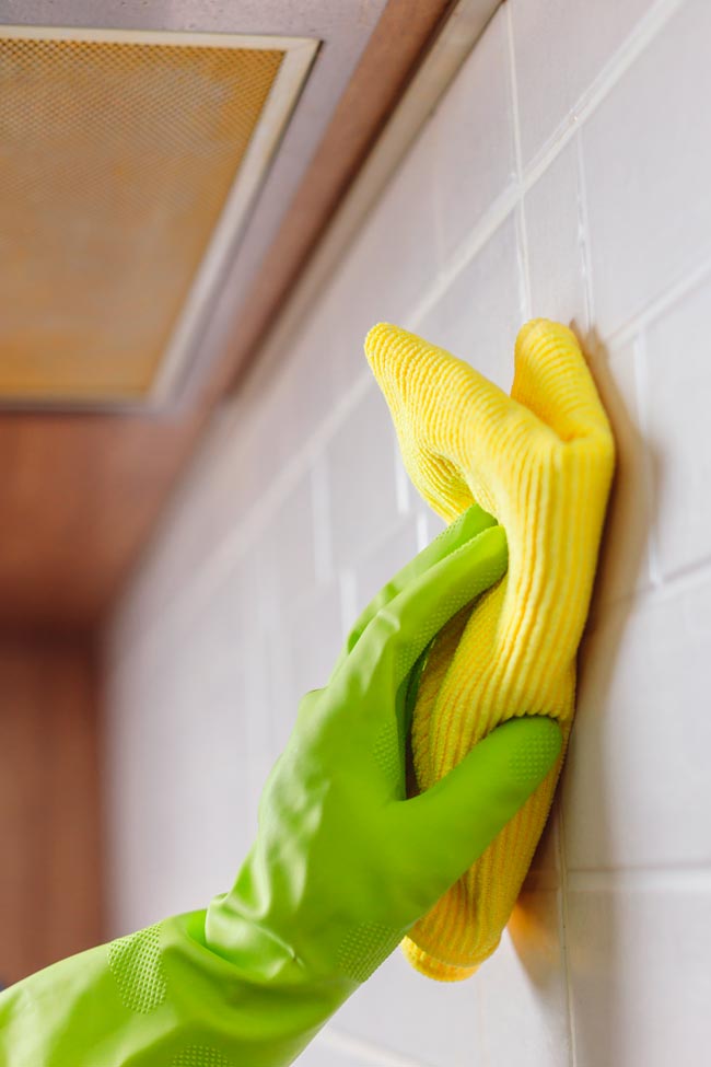 Azulejos engordurados ou encardidos: como limpar de forma eficaz Para quem aprecia uma casa impecável, nada supera azulejos brilhantes!