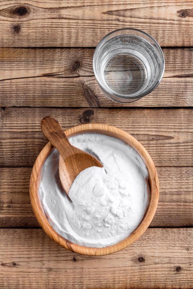 Bicarbonato de sódio: o que é e como usar O bicarbonato de sódio é um produto que precisa de ter em casa. Aprenda como usar este produto versátil, natural e seguro.