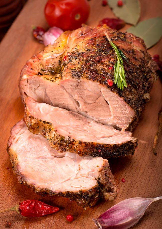 Como assar carne de porco na perfeição Assar é uma das melhores maneiras de preparar carne de porco, permitindo que fique suculenta e saborosa.