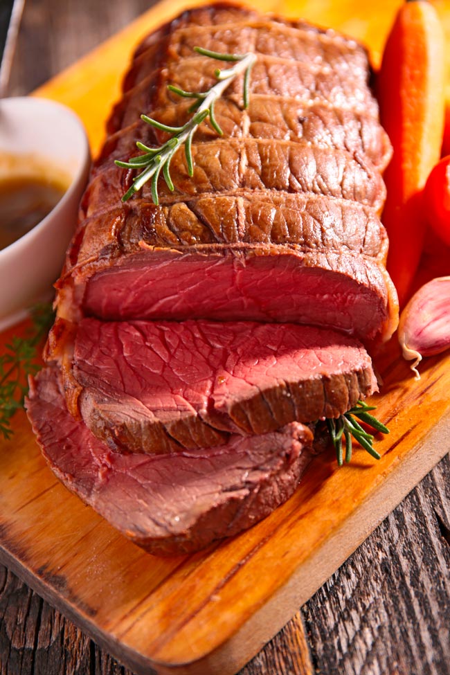 Como cozinhar carne assada e deixá-la macia e suculenta Aprenda todos os passos essenciais para garantir que a sua carne assada seja uma experiência gastronómica irresistível.