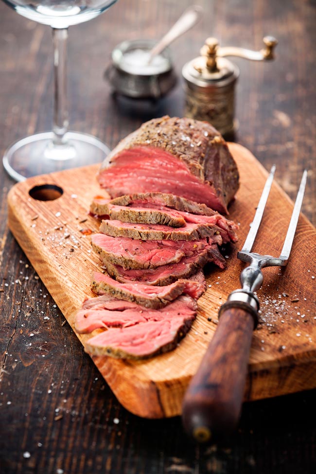 Como cozinhar carne assada na perfeição Confira algumas técnicas que podem ajudar a preparar a carne assada perfeita.