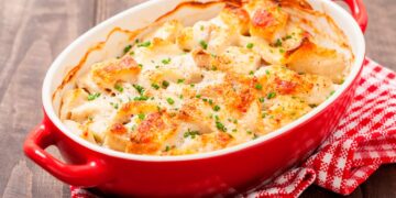 Como fazer bacalhau gratinado na perfeição. Aprenda todos os segredos para preparar este prato clássico de forma perfeita.