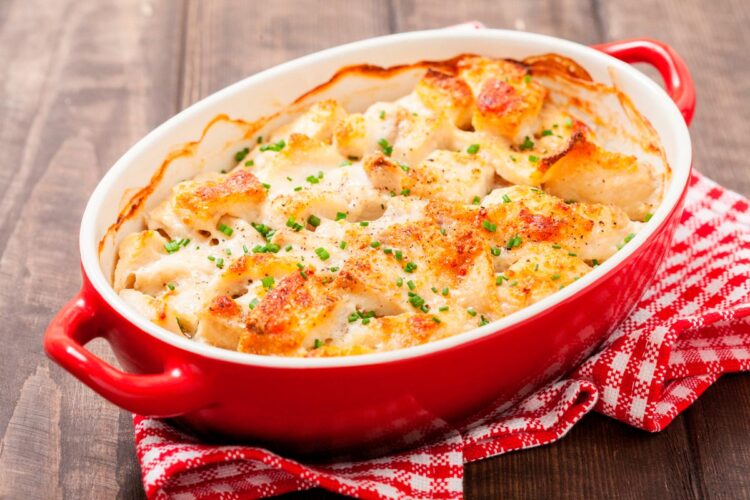 Como fazer bacalhau gratinado na perfeição. Aprenda todos os segredos para preparar este prato clássico de forma perfeita.