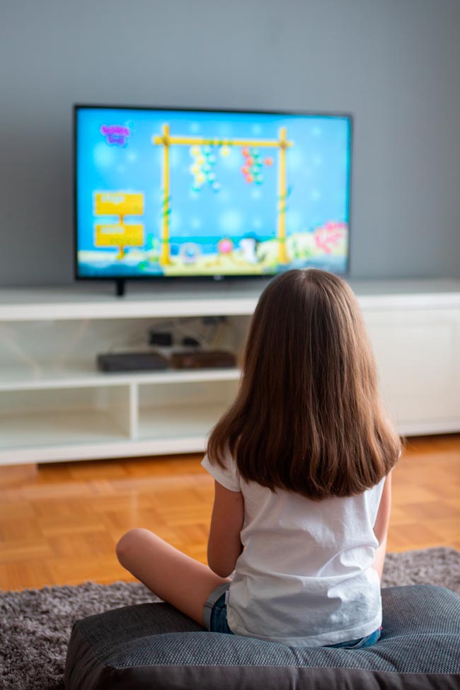 Como ligar o computador à TV: com e sem cabos Veja fotografias, assista a filmes, séries ou jogue jogos de computador na sua TV!