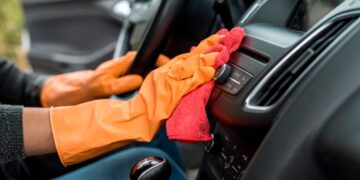 Dicas valiosas para deixar os plásticos do seu carro como novos.