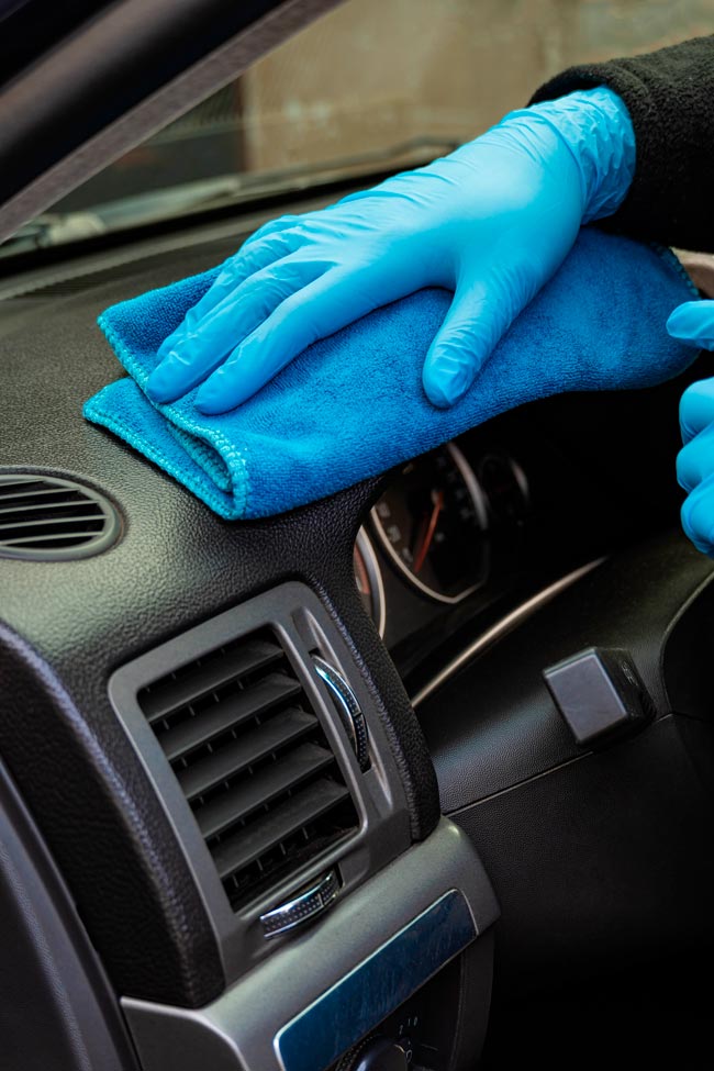 Como limpar plásticos encardidos do carro deixando-os impecáveis Dicas valiosas para deixar os plásticos do seu carro como novos.