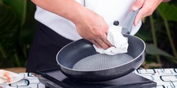 Mantenha os seus utensílios antiaderentes impecáveis sem danificar o seu revestimento.
