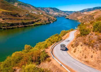 A Estrada Nacional 2 é a estrada mais longa de Portugal, com 738 quilómetros de extensão!