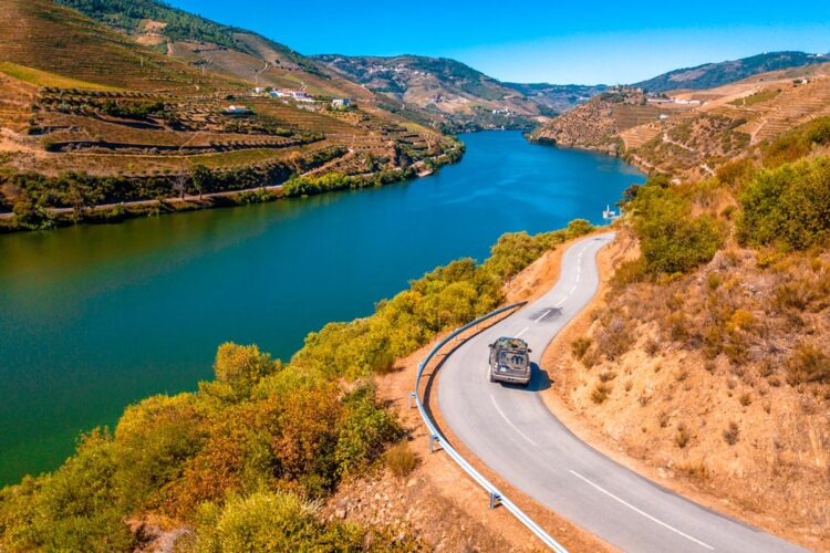 A Estrada Nacional 2 é a estrada mais longa de Portugal, com 738 quilómetros de extensão!