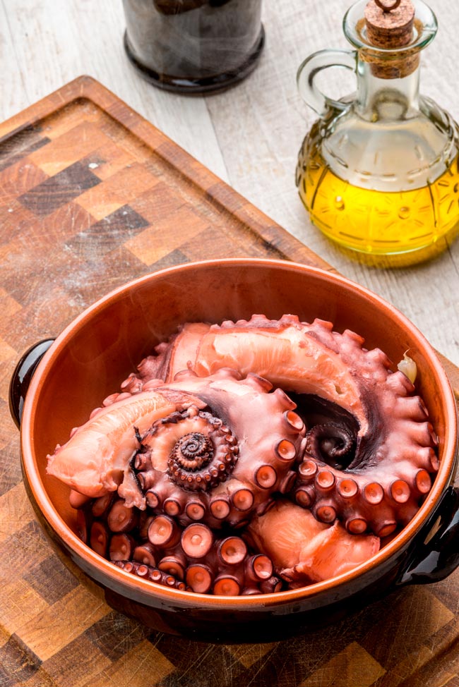Polvo cozido tenro: os segredos para um prato delicioso Descubra os segredos para deixar o polvo cozido tenro e macio em todas as suas receitas.