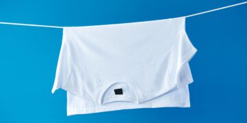 Aprenda a lavar t-shirts sem que elas encolham ou desbotem!