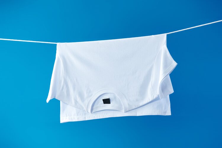 Aprenda a lavar t-shirts sem que elas encolham ou desbotem!