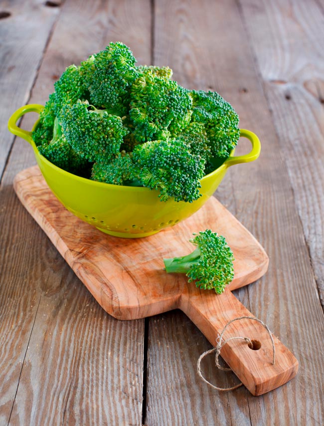 10 razões para comer brócolos todos os dias Descubra como esses vegetais podem ser um ativo valioso para o seu bem-estar. comer brócolos