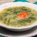 Uma sopa reconfortante que aquece o corpo e a alma. receitas de Caldo Verde