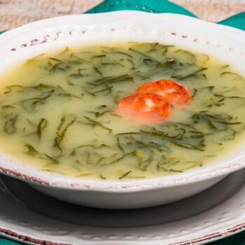 3 receitas de Caldo Verde: a sopa portuguesa que conquista corações