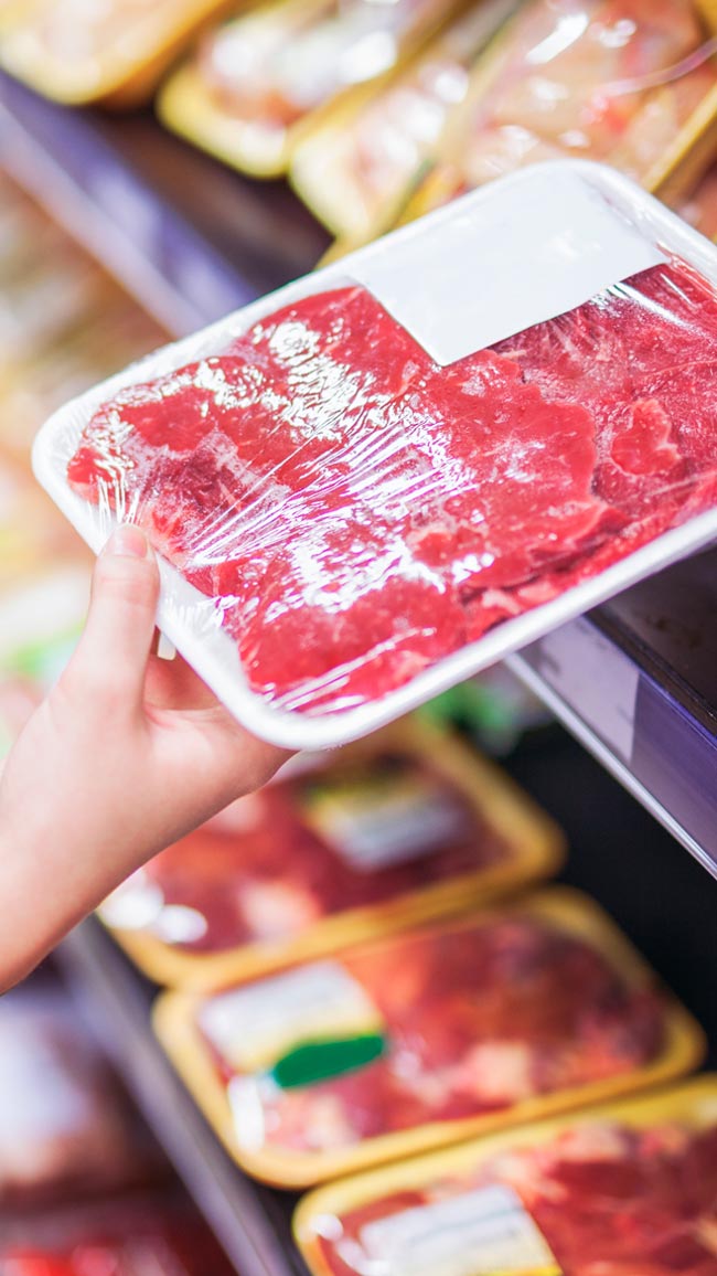 A carne crua congelada dura quanto tempo? Aprenda as orientações para armazenar carne de forma a mantê-la fresca por mais tempo.