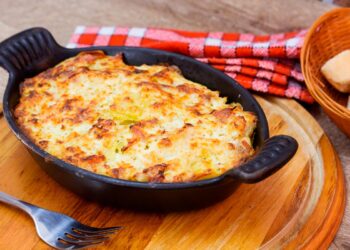 Siga esta receita e surpreenda-se com a rapidez com que o prato desaparece da mesa! Bacalhau com batata palha