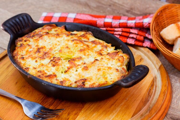 Bacalhau com batata palha no forno. Nunca sobra! Siga esta receita e surpreenda-se com a rapidez com que o prato desaparece da mesa! Bacalhau com batata palha