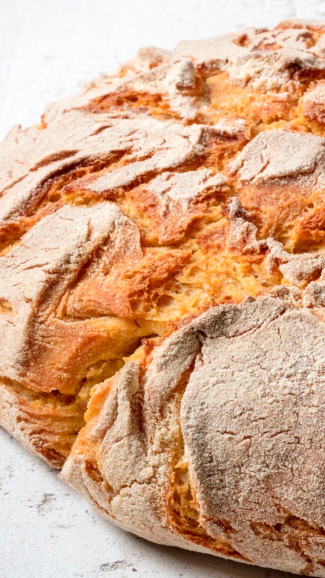 Com a sua típica crosta crocante e miolo macio, deixa qualquer pessoa com água na boca. Broa de milho tradicional