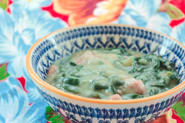 3 receitas de Caldo Verde: a sopa portuguesa que conquista corações Uma sopa reconfortante que aquece o corpo e a alma. receitas de Caldo Verde
