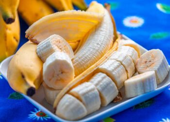 Técnicas simples que ajudam a manter as bananas frescas por muito mais tempo.
