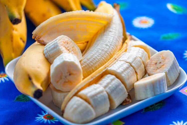 Técnicas simples que ajudam a manter as bananas frescas por muito mais tempo.