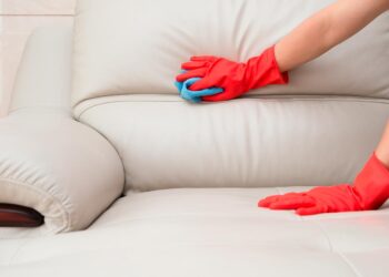 Vamos mostrar-lhe como manter o seu sofá de pele com um aspeto impecável.