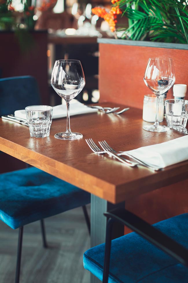Como poupar dinheiro em restaurantes com 12 dicas infalíveis Desfrute de refeições deliciosas a um custo mais acessível. poupar dinheiro em restaurantes