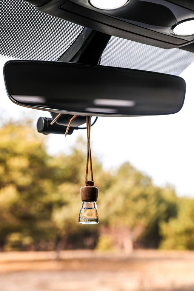 Como ter o carro a cheirar a novo De fazer inveja! Como manter o interior do seu carro com um cheiro agradável e convidativo.