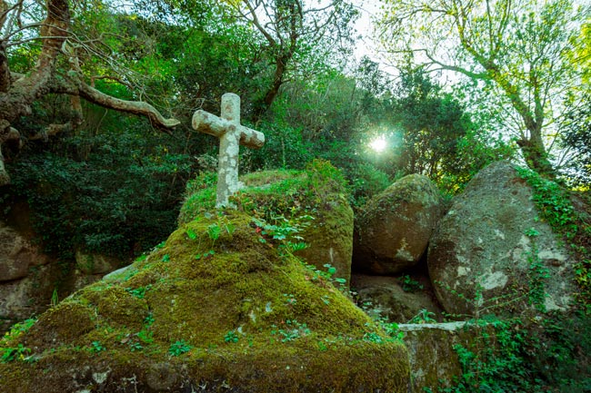 Convento dos Capuchos, um dos monumentos mais marcantes de Sintra O convento dos Capuchos impressiona todos quantos ali se deslocam.