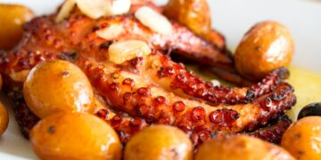 Leve a tradição portuguesa para a mesa com dicas que realçam o sabor deste maravilhoso prato!