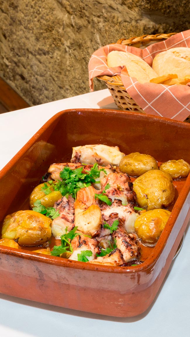 Delicioso Polvo à Lagareiro: a tradição portuguesa à mesa Leve a tradição portuguesa para a mesa com dicas que realçam o sabor deste maravilhoso prato!