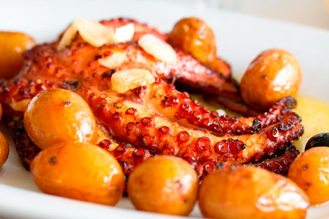 Delicioso Polvo à Lagareiro: a tradição portuguesa à mesa Leve a tradição portuguesa para a mesa com dicas que realçam o sabor deste maravilhoso prato!