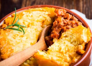 A tradição e o sabor inconfundível do empadão de carne. Uma maravilha!
