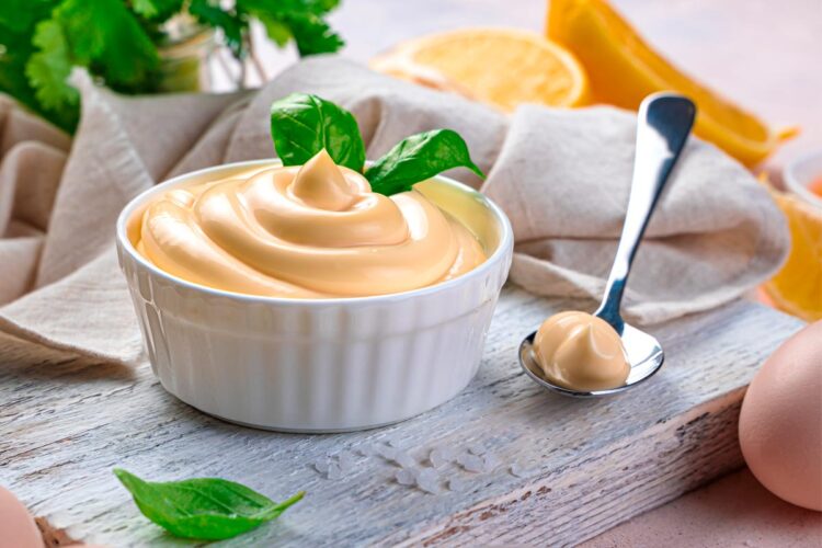 Maionese caseira simples e rápida de fazer Ninguém resiste ao sabor destas receitas caseiras!