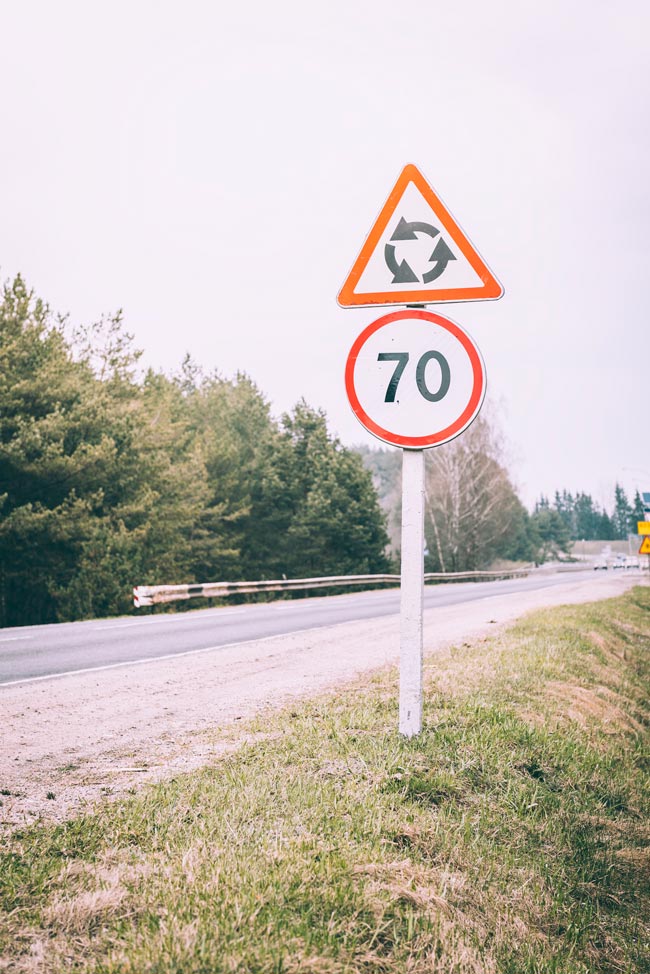 Multas por excesso de velocidade: quanto custam em Portugal? Desde as infrações leves até às muito graves, conheça os valores e as penalizações associadas a cada uma. Multas por excesso de velocidade.