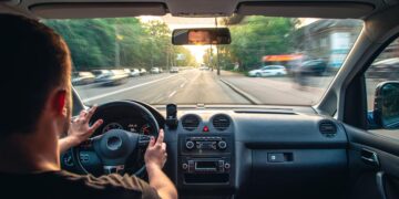 Vale sempre a pena relembrar as boas práticas atrás do volante!