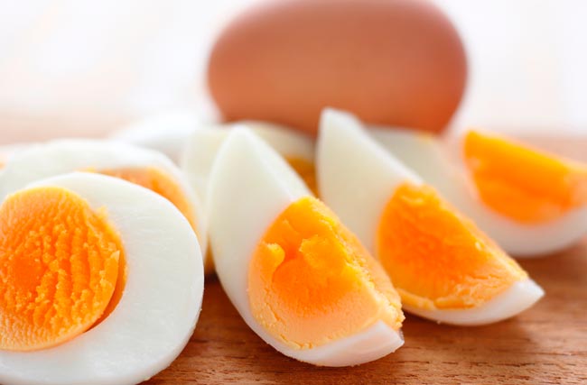 Como cozinhar ovos no microondas: receitas e truques a não perder! Técnica rápida e fácil, que permite obter ovos cozinhados no ponto desejado! Como cozinhar ovos no microondas