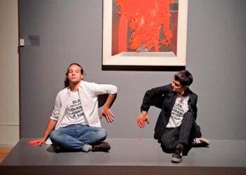 Ativistas ambientais atacam obra de Picasso no Centro Cultural de Belém em Lisboa!