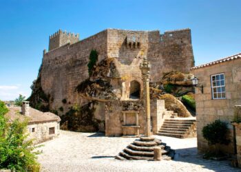 Quatro das melhores aldeias e vilas turísticas do mundo ficam em Portugal.
